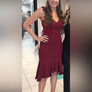 Perfect wedding guest burgundy midi dress from Lulu’s size small